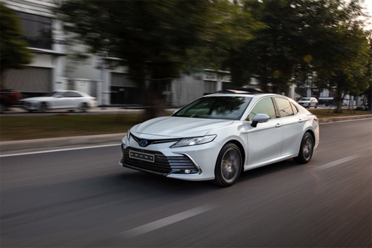 camry-hybrid-3.jpg