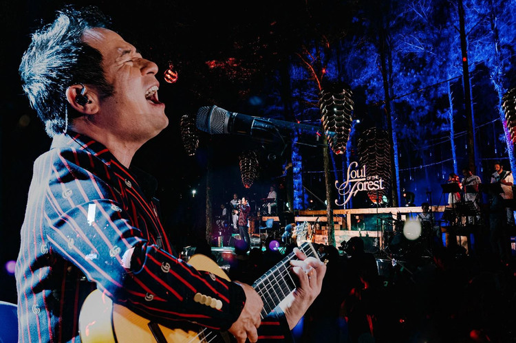 ‏Bằng Kiều phiêu cùng guitar với‏‏ ‏‏Người đứng sau hạnh phúc‏‏, Một đêm say‏...