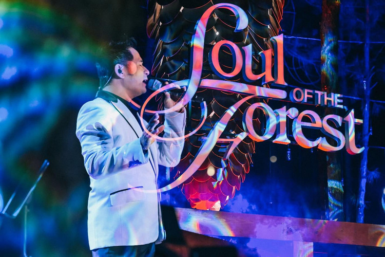 ‏Bằng Kiều sâu lắng trong những bản tình ca bất hủ làm nên tên tuổi của anh.