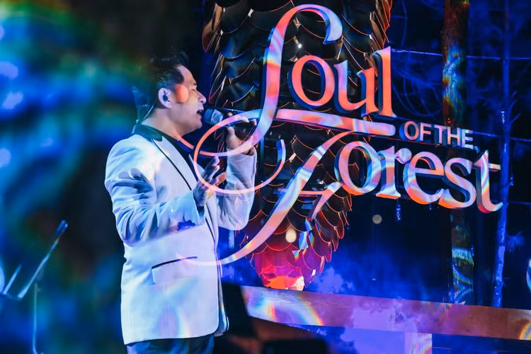 ‏Bằng Kiều sâu lắng trong những bản tình ca bất hủ làm nên tên tuổi của anh.