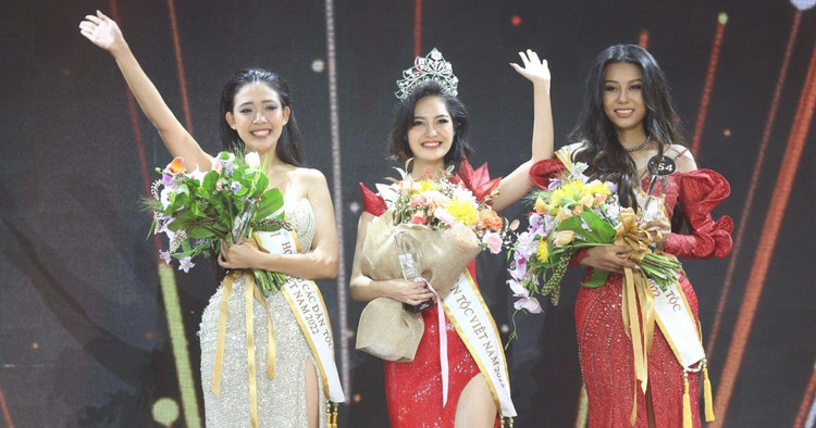 Nông Thúy Hằng đăng quang Hoa hậu các Dân tộc Việt Nam 2022 - 2