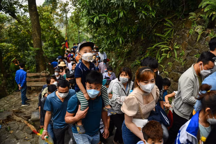 Treo rao len den Hung, truot tuong 