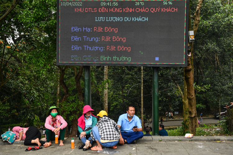 Treo rao len den Hung, truot tuong 