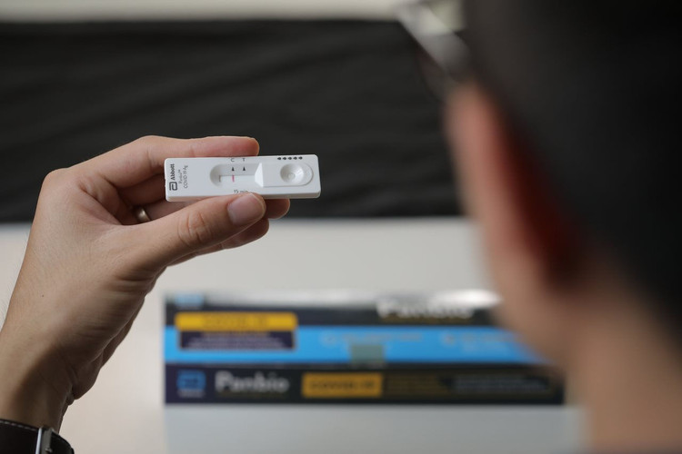 abbott-s-panbio-covid-19-antigen-self-test_negative.jpg