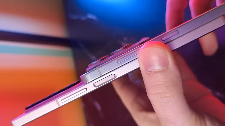 Rò rỉ video trên tay Galaxy S25 Edge siêu mỏng, lộ cấu hình khủng - Hình 4 Ro ri video tren tay Galaxy S25 Edge sieu mong, lo cau hinh khung-Hinh-4