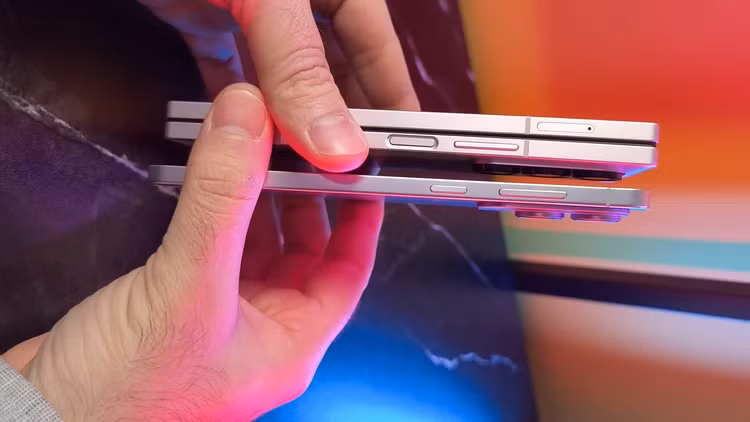 Rò rỉ video trên tay Galaxy S25 Edge siêu mỏng, lộ cấu hình khủng - Hình 3 Ro ri video tren tay Galaxy S25 Edge sieu mong, lo cau hinh khung-Hinh-3