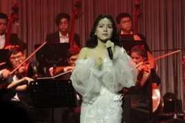 'Musique de Salon 16': Thuỳ Chi 2 lần hát rock, thăng hoa với những bản nhạc kinh điển