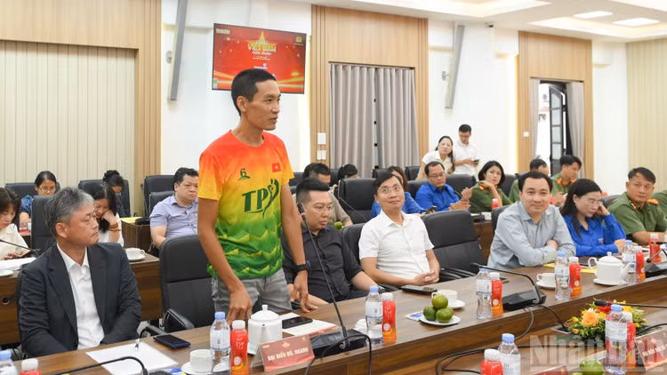 Ông Đỗ Ngọc Dương, Chủ tịch câu lạc bộ Công viên Thống Nhất chia sẻ tại buổi họp báo. (Ảnh: THẾ ĐẠI)