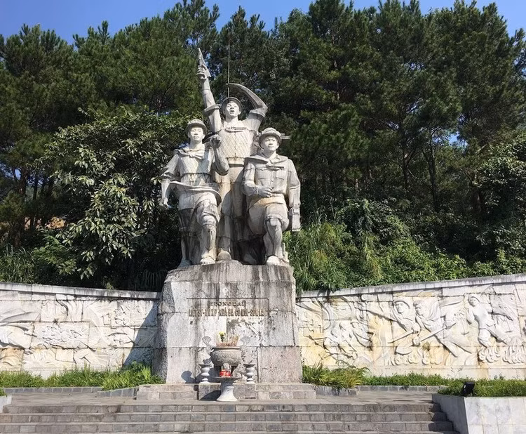 Tu Co Noi den Dien Bien Phu toan thang: Ky uc hao hung-Hinh-2