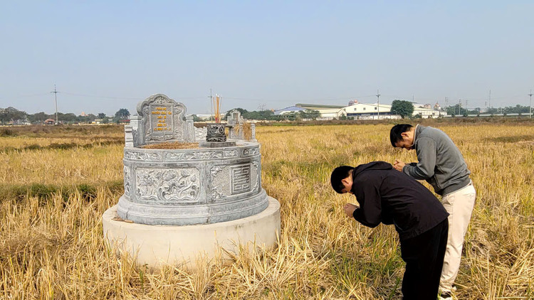 Chuyen gia chi cam ky trong cung Thanh minh
