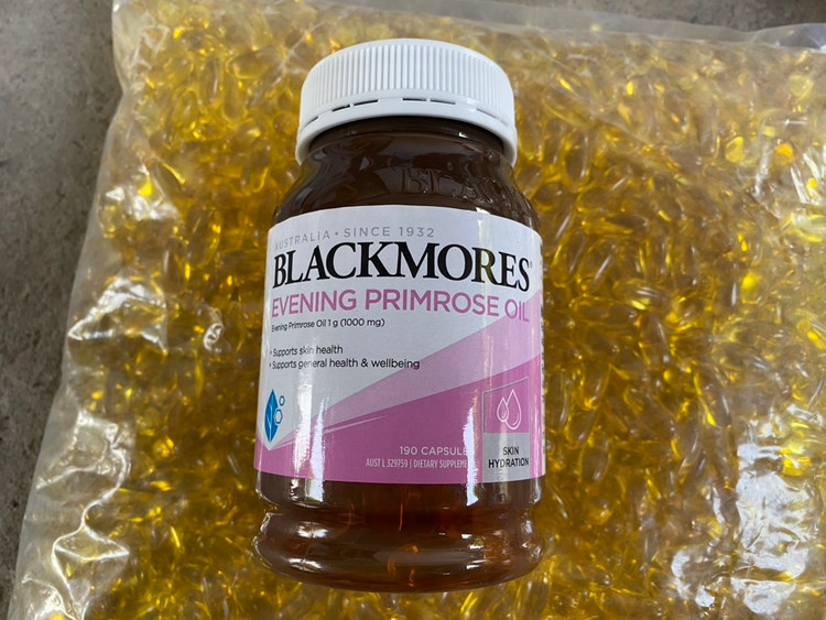 Ha Noi: Phat hien hang chuc tan TPCN, my pham san xuat trong... trai nuoi ga-Hinh-3