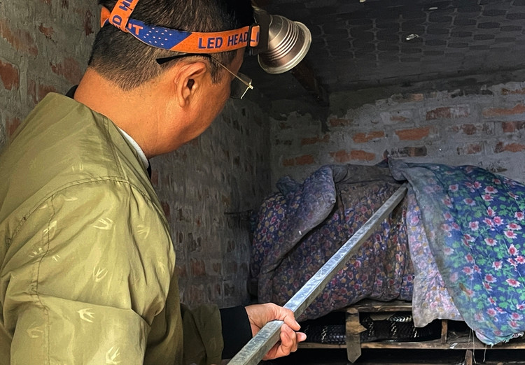 Lang que ngheo doi doi thanh ty phu nho nuoi con “phi phi”-Hinh-9