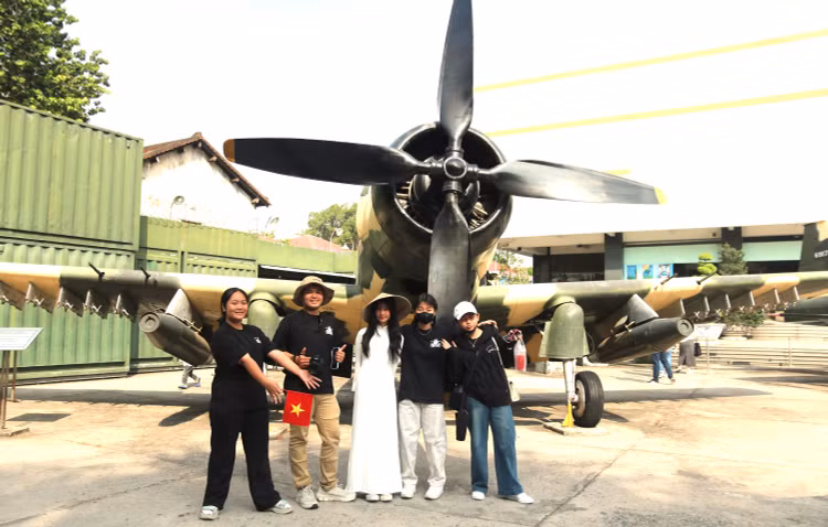 Nguoi tre tim ve ky uc hao hung dip le Thong nhat dat nuoc-Hinh-2