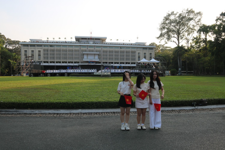 Nguoi tre tim ve ky uc hao hung dip le Thong nhat dat nuoc-Hinh-13