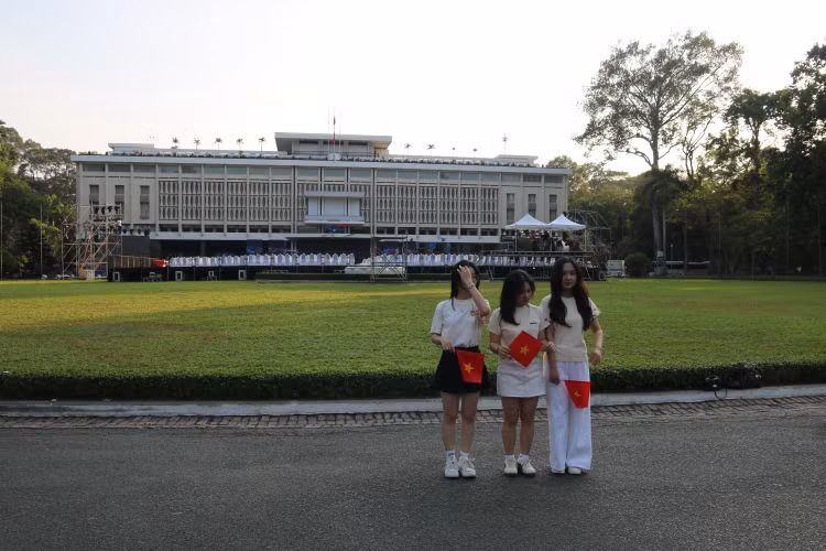 Nguoi tre tim ve ky uc hao hung dip le Thong nhat dat nuoc-Hinh-13