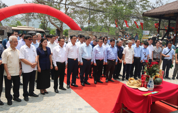 Nha bao Le Quoc Minh: Moi nha bao phai tro thanh chien si tren khong gian mang-Hinh-2