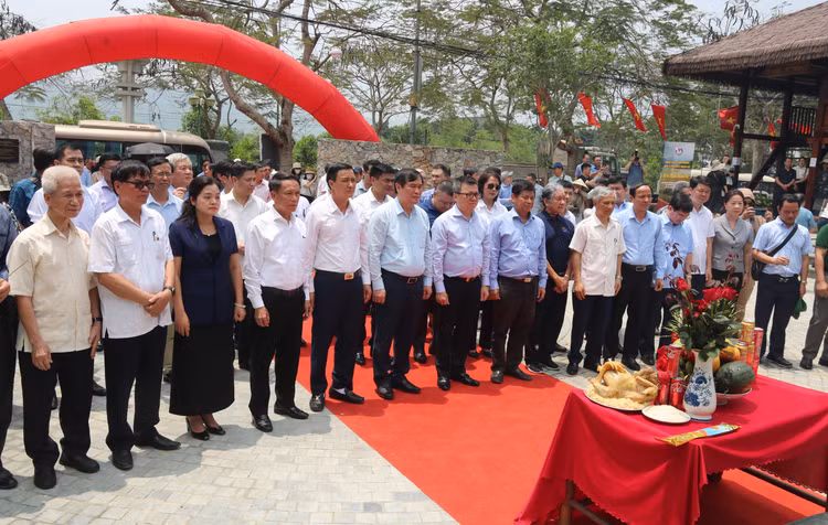 Nha bao Le Quoc Minh: Moi nha bao phai tro thanh chien si tren khong gian mang-Hinh-2