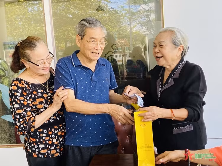 Ky uc nhan tin giai phong mien Nam cua cuu tu Con Dao-Hinh-2