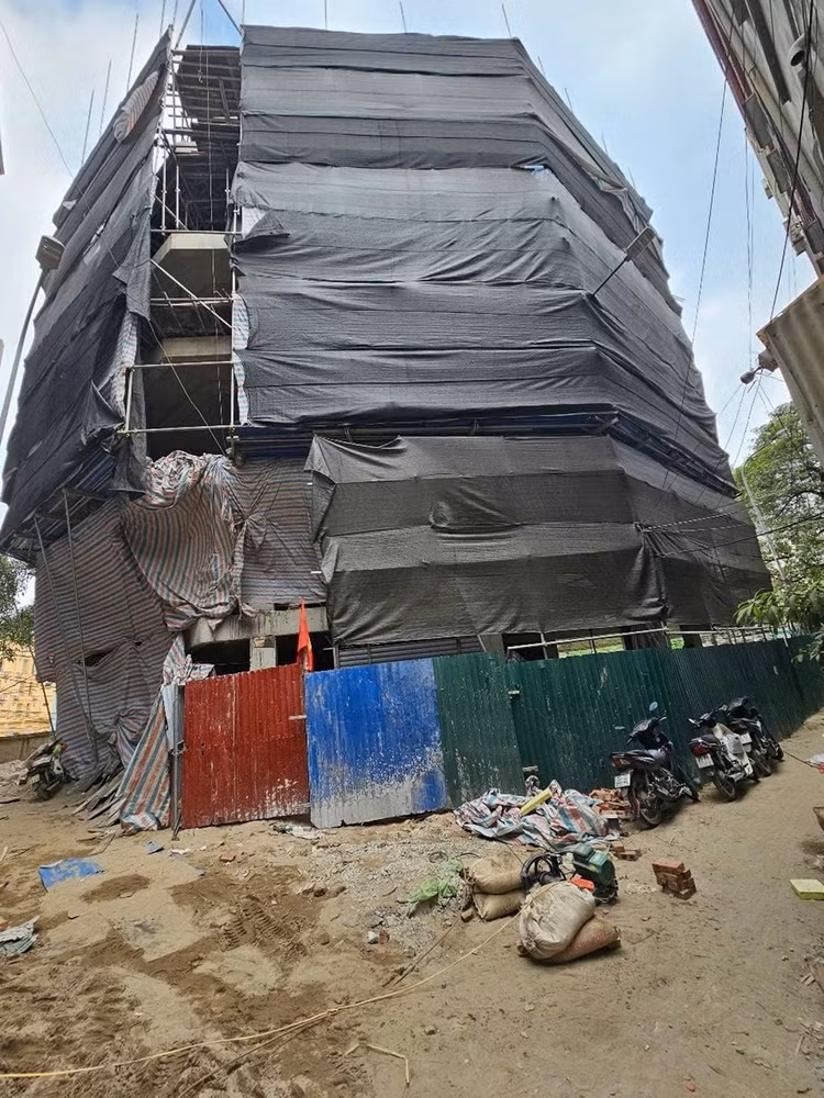 Can canh cong trinh “khung” vi pham trat tu xay dung o Ha Noi