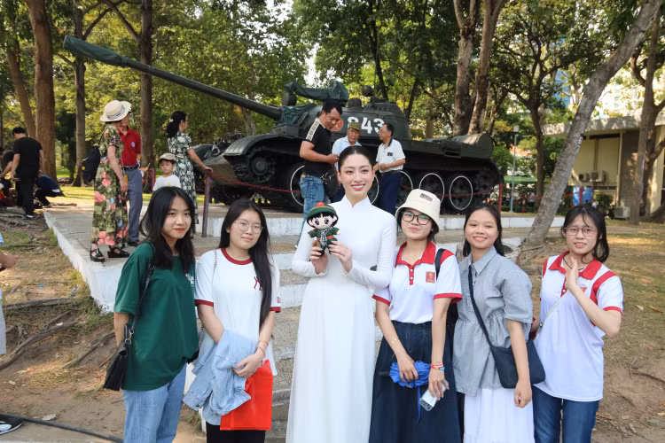 “Chay phong” dip 30/4, Pho Chu tich TP HCM goi y diem xem ly tuong-Hinh-2