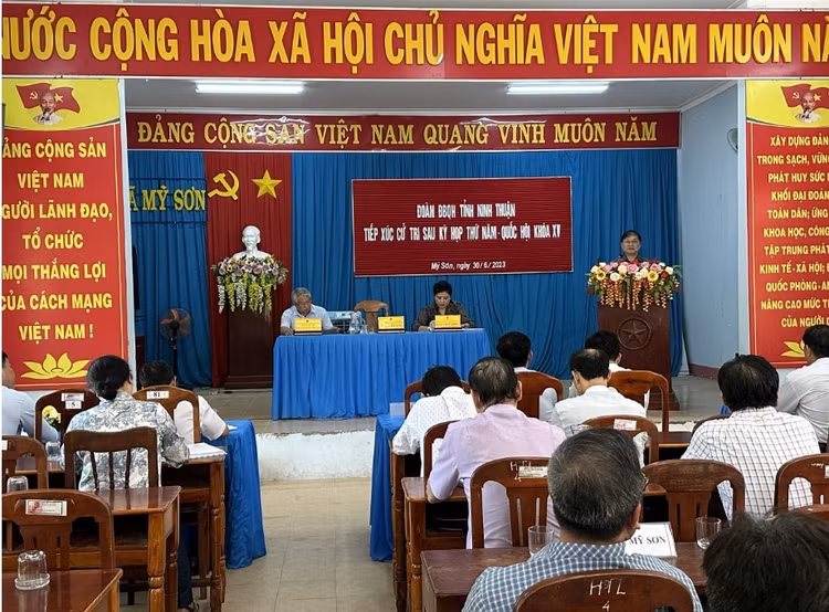 Chu tich Phan Xuan Dung tiep xuc cu tri sau Ky hop thu 5