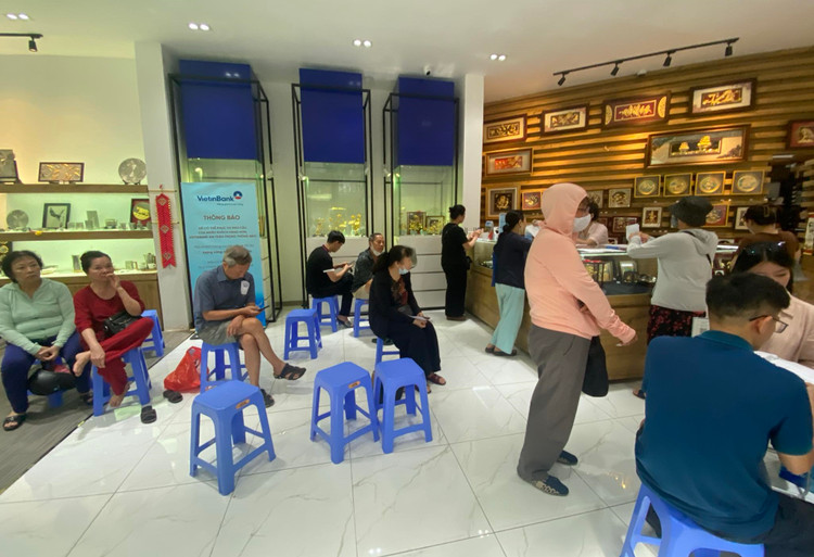 Ngan hang ban vang mieng SJC online, khong con canh nguoi dan xep hang-Hinh-5