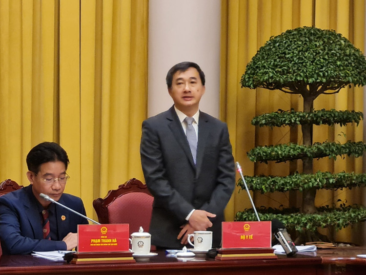 Cong bo Lenh cua Quyen Chu tich nuoc ve Luat Kham benh, chua benh