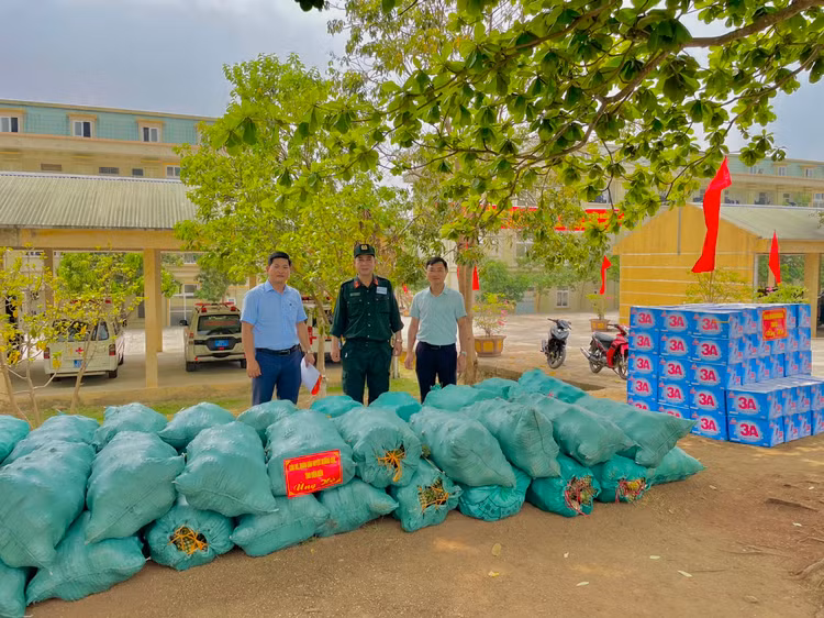 Tiếp nối tinh thần “tất cả cho tiền tuyến” trên đất Điện Biên anh hùng - Hình 6 Tiep noi tinh than “tat ca cho tien tuyen” tren dat Dien Bien anh hung-Hinh-6