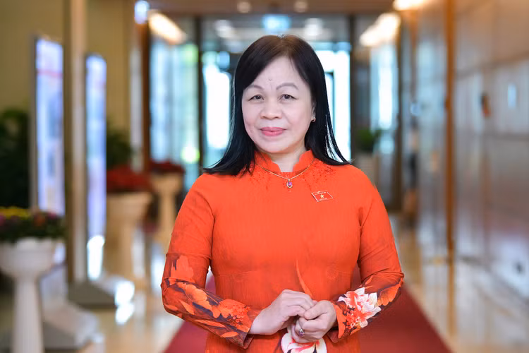 Luat Nha giao khang dinh su ton vinh voi nghe cao quy, ve vang