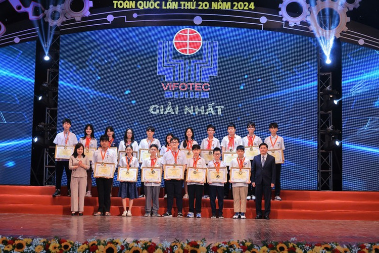 Quan sat thien van bang Lich laser dong bo Mat Troi 