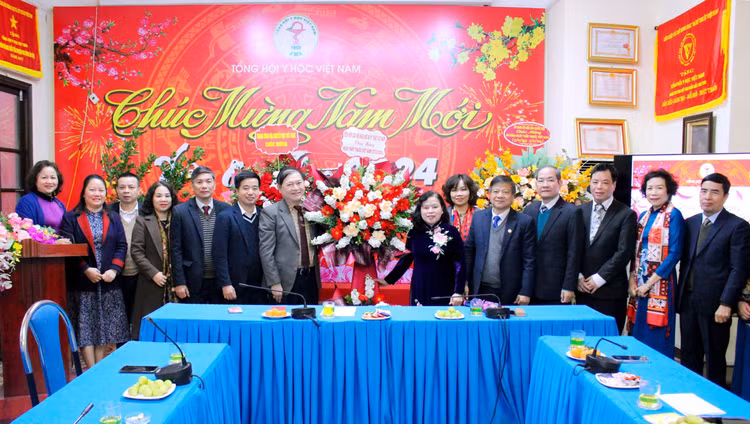 Chu tich Phan Xuan Dung chuc mung ngay Thay thuoc Viet Nam