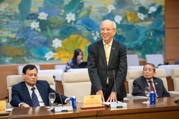 GS.TS Trình Quang Phú, Phó Chủ tịch Câu lạc bộ giao lưu Kinh tế Văn hóa quốc tế phát biểu. Ảnh: Cổng thông tin điện tử Quốc hội.