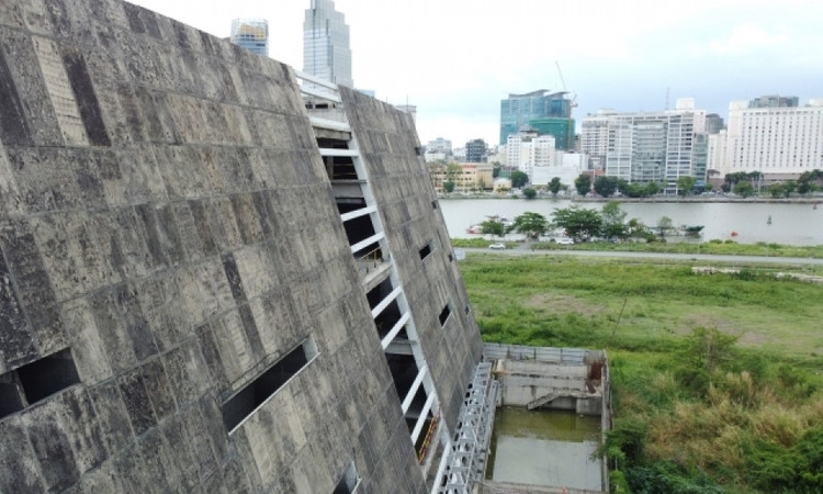 TPHCM: Tan muc trung tam trien lam 800 ty dong xay ca thap ky chua xong-Hinh-6