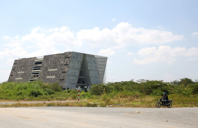 TPHCM: Tan muc trung tam trien lam 800 ty dong xay ca thap ky chua xong-Hinh-2