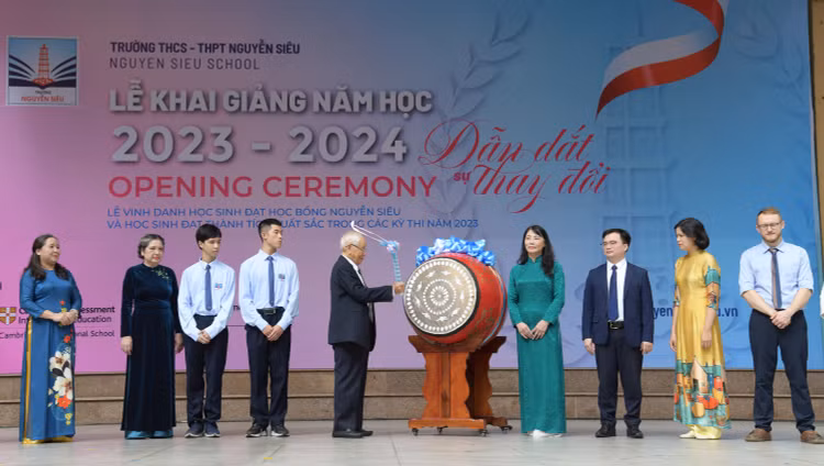 Chum anh: Hoc sinh ca nuoc han hoan khai giang nam hoc moi-Hinh-8