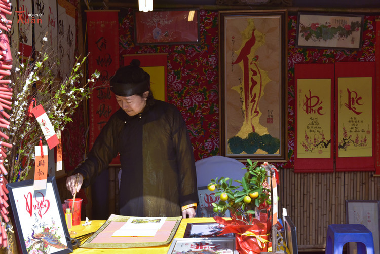 Boi hoi Tet xua giua long Ha Noi voi tuc xin chu dau nam-Hinh-4