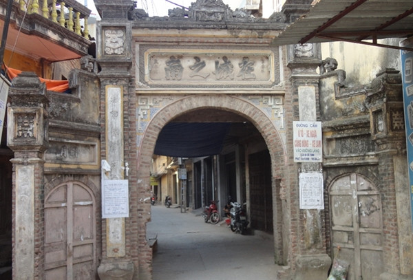 Văn hoá “chiếu trên, chiếu dưới” ở làng tỷ phú xứ Kinh Bắc Van hoa “chieu tren, chieu duoi” o lang ty phu xu Kinh Bac