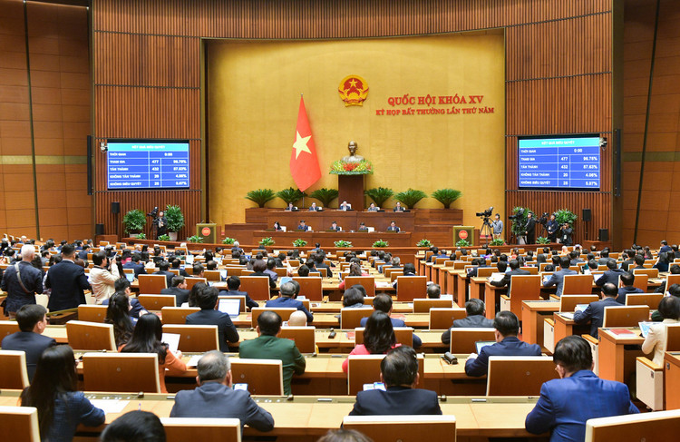 Thong qua Luat Tin dung: Chinh thuc cam ngan hang ban bao hiem