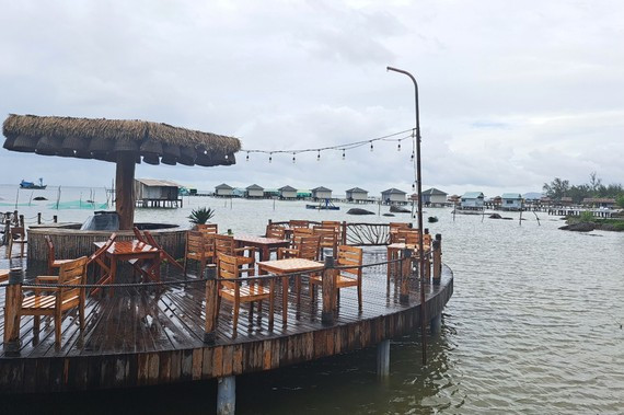 Quyết định buộc tháo dỡ các công trình xây dựng trái phép này có hiệu lực từ ngày 15/9, dựa trên kết quả kiểm tra thực tế ngày 16/8 trước đó của ngành chức năng tỉnh Kiên Giang và lãnh đạo TP.Phú Quốc. (Ảnh: Sài Gòn Giải Phóng).