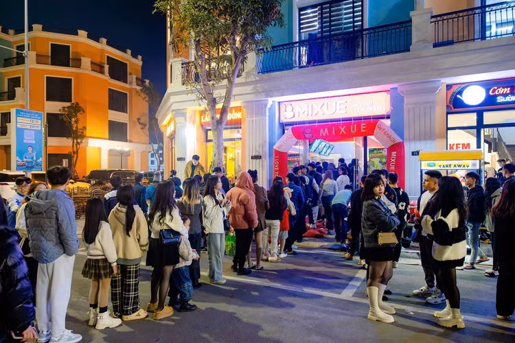 Gần 1 triệu khách đón năm mới 2025 tại các “điểm cầu” Vingroup - Hình 8 Gan 1 trieu khach don nam moi 2025 tai cac “diem cau” Vingroup-Hinh-8