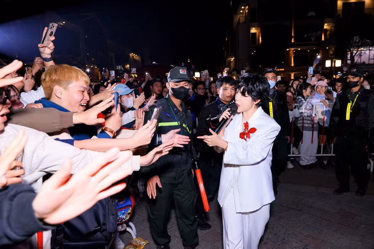 Gần 1 triệu khách đón năm mới 2025 tại các “điểm cầu” Vingroup - Hình 2 Gan 1 trieu khach don nam moi 2025 tai cac “diem cau” Vingroup-Hinh-2