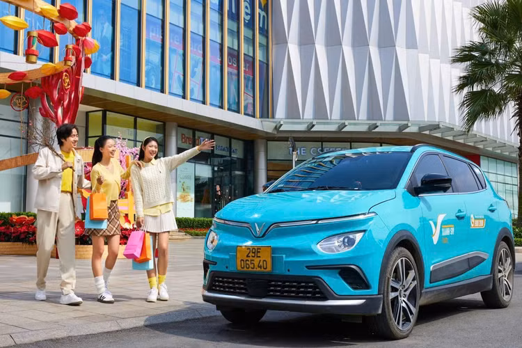 Gần 1 triệu khách đón năm mới 2025 tại các “điểm cầu” Vingroup - Hình 14 Gan 1 trieu khach don nam moi 2025 tai cac “diem cau” Vingroup-Hinh-14