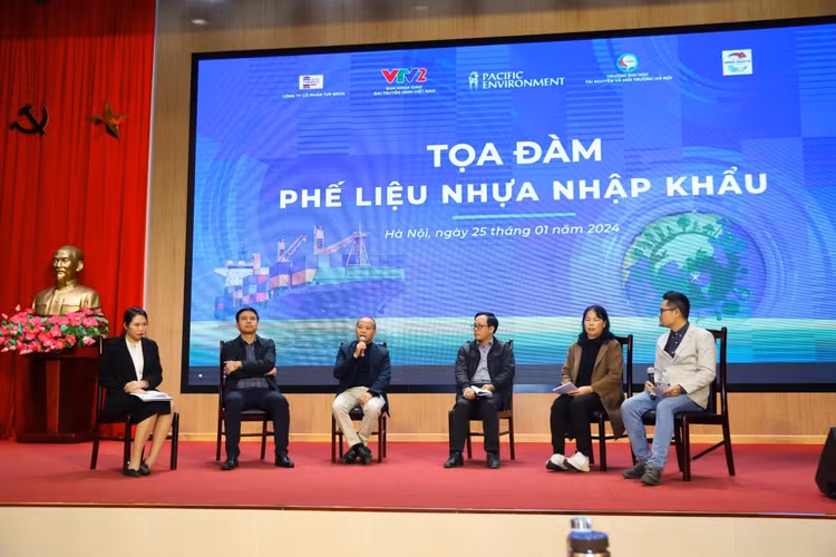 Nguy cơ của núi rác nhựa khổng lồ quanh làng nghề tái chế Nguy co cua nui rac nhua khong lo quanh lang nghe tai che