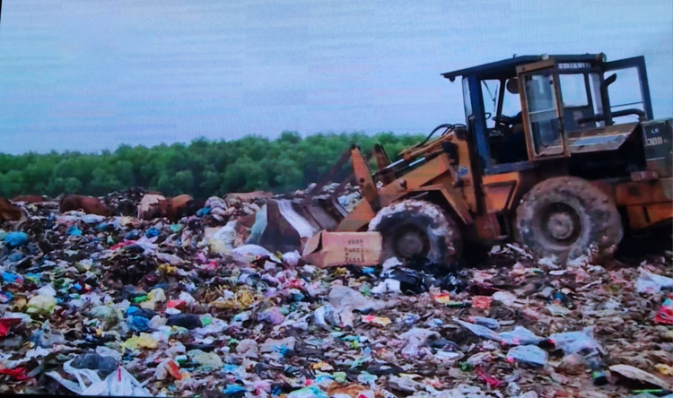 Nguy cơ của núi rác nhựa khổng lồ quanh làng nghề tái chế - Hình 3 Nguy co cua nui rac nhua khong lo quanh lang nghe tai che-Hinh-3