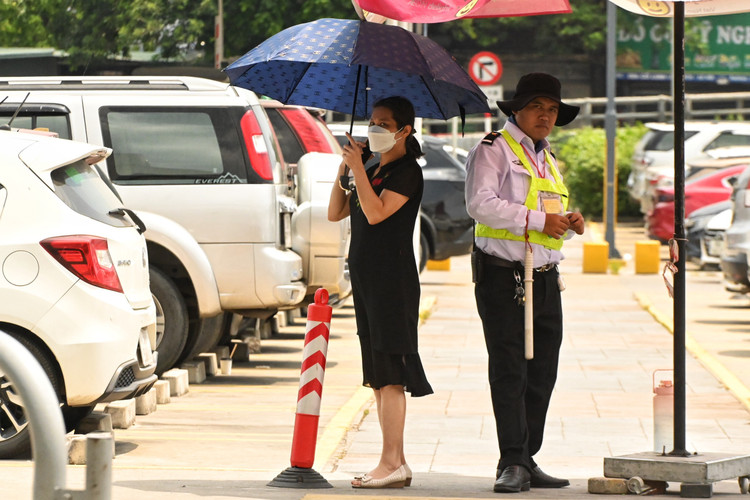 Thue khach san, vao trung tam thuong mai tranh nong vi cat dien-Hinh-11
