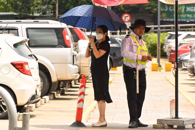 Thue khach san, vao trung tam thuong mai tranh nong vi cat dien-Hinh-11