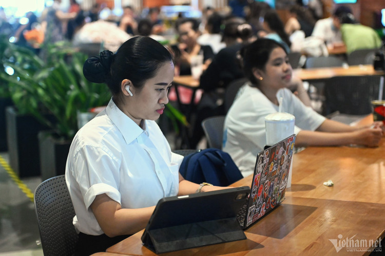 Thue khach san, vao trung tam thuong mai tranh nong vi cat dien-Hinh-7