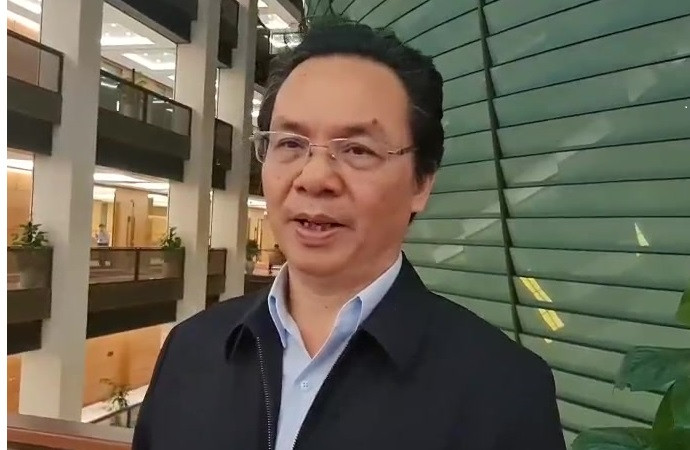 DB Quoc hoi Hoang Van Cuong: “Cay xang dung ban la do… co che“