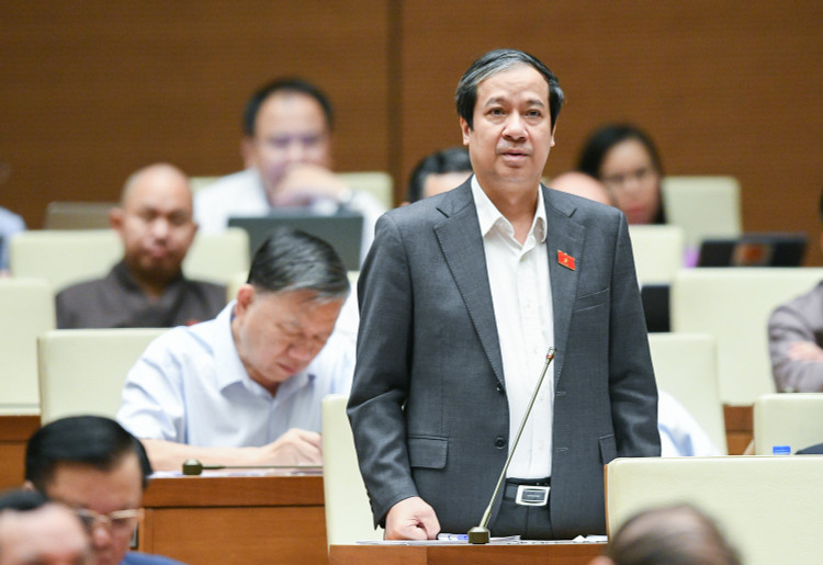 Bo truong GD&DT: Cap bach tang luong cho giao vien mam non, tieu hoc