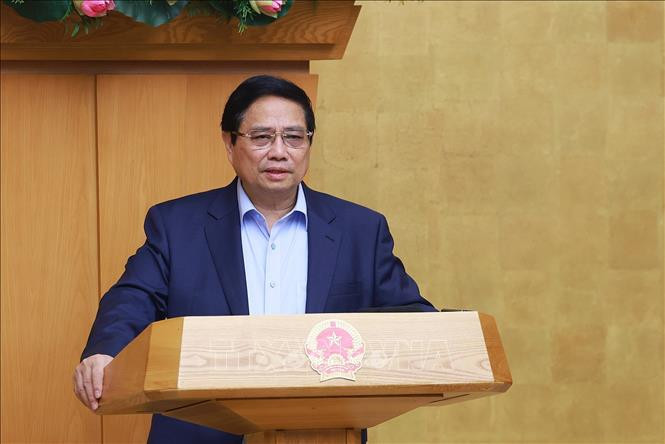 Thu tuong yeu cau hoan thien the che, giai phong toan bo suc san xuat